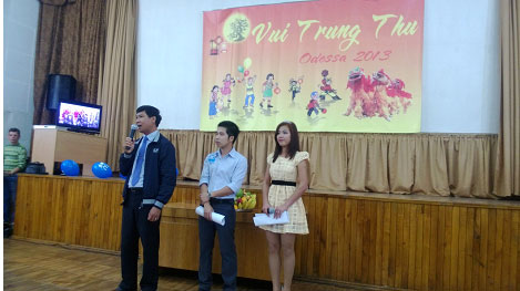 Những ấn tượng dễ thương trong ngày tổ chức Tết Trung Thu của khối Kva thành phố Odessa 2013