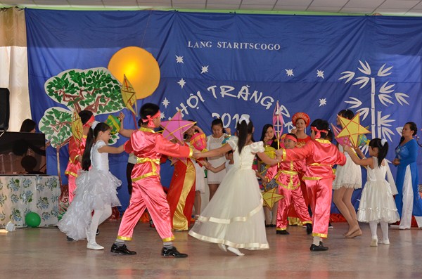 Một Tết Trung thu vui tưng bừng và đặc sắc, Một ngày hội Làng đầm ấm và hân hoan của Làng Staritskogo