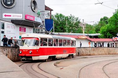 Công an tuần tra Kiep bắt được những kẻ cướp, cướp giật tài sản của người Việt nam.