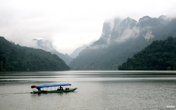 Hồ Ba Bể - thiên đường nơi hạ giới