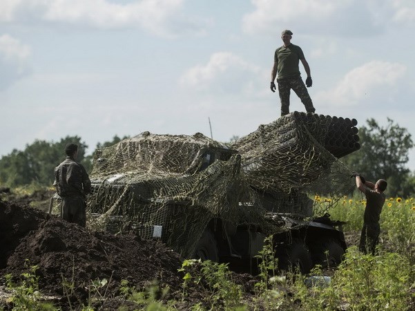 Lực lượng ly khai rút các pháo hạng nặng ở miền Đông Ukraine