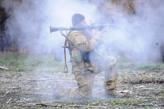 Ukraine phản đối Nga công nhận kết quả bầu cử tại Donbass