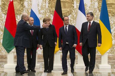 Merkel đề nghị Poroshenko và Putin gặp mặt tại Berlin