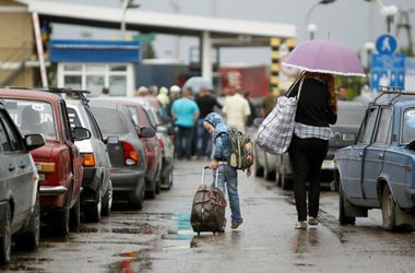 Liên hợp quốc: Vì chiến tranh, hàng trăm ngàn người Ukraine tìm nơi tỵ nạn tại các nước láng giềng