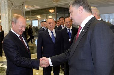 Tổng thống Nga Putin kể, đôi khi ông chuyển cách xưng hô “ cậu - tớ” với Porosenko