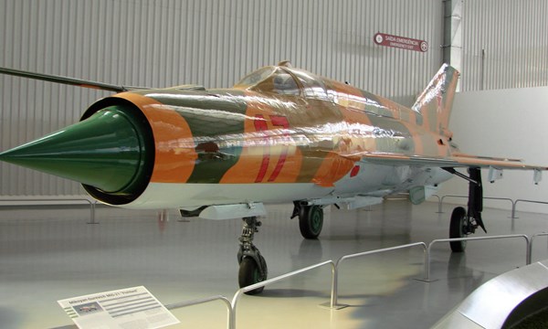 Ukraine nhập lậu linh kiện máy bay chiến đấu MiG-21 từ Nga?