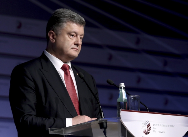 Poroshenko trao nhiệm vụ khám xét viện kiểm sát tối cao