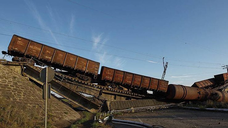 Chính quyền Kiev và phiến binh cùng khôi phục lại các cơ sở hạ tầng tại Donbass