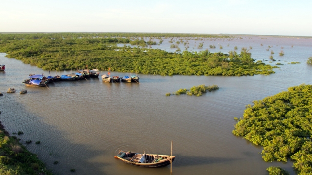 Sông Hồng ở giữa chợ Barabashova