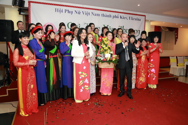 Hội Phụ nữ Thành Phố Kiev tổ chức ngày Hội 8/3/2016