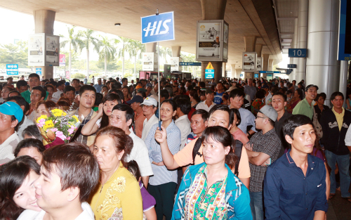 Tân Sơn Nhất đề nghị hạn chế người đưa đón trong dịp Tết