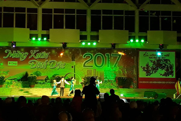 Cả nước đón chào năm mới Đinh Dậu 2017