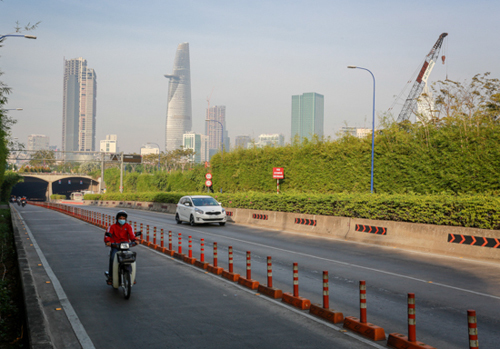 Sài Gòn khác lạ ngày đầu năm