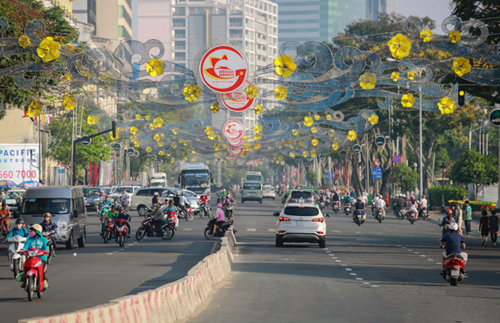 Sài Gòn khác lạ ngày đầu năm