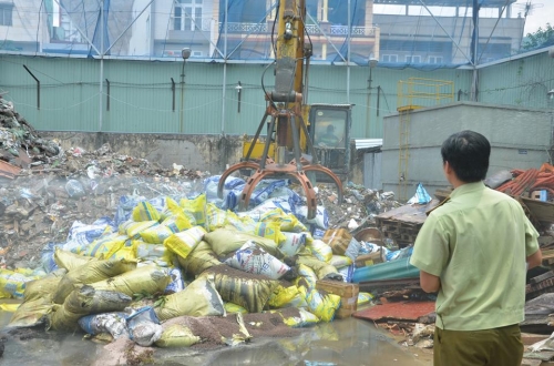 TP.HCM: Tiêu hủy hàng chục tấn phân bón giả