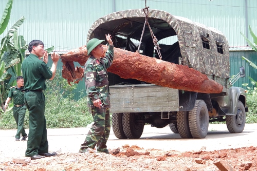 Quả bom 500 kg trong đất nhà dân