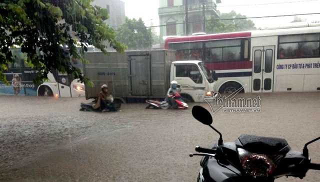 Mưa lớn, Thái Nguyên ngập mênh mông không còn thấy đường