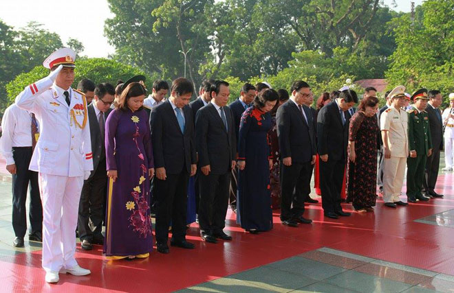 Lãnh đạo Đảng, Nhà nước và TP Hà Nội tưởng niệm các Anh hùng liệt sĩ