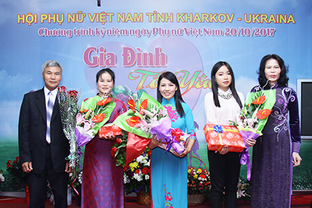 Liên hoan mừng Ngày Phụ nữ Việt Nam 20/10 tại Kharkov và trao giải thưởng Cuộc thi ảnh “Gia đình tôi”