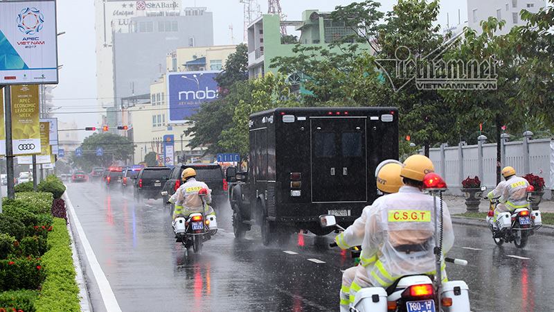 Dàn siêu xe của Tổng thống Trump lăn bánh ở Đà Nẵng