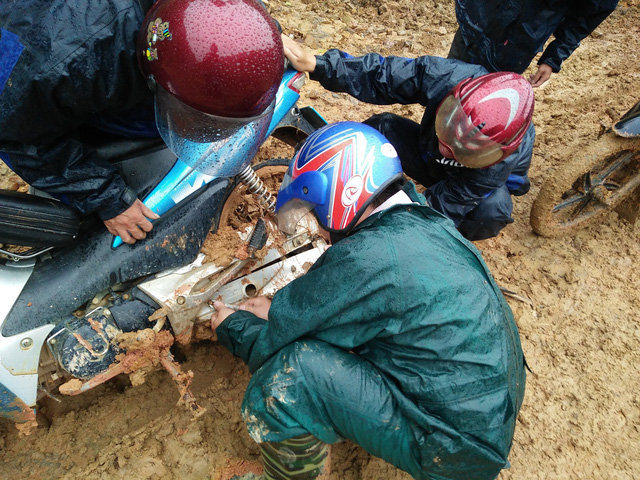 46 thầy giáo ở trường tiểu học Tri Lễ 4 và câu chuyện cổ tích "cõng chữ lên non"