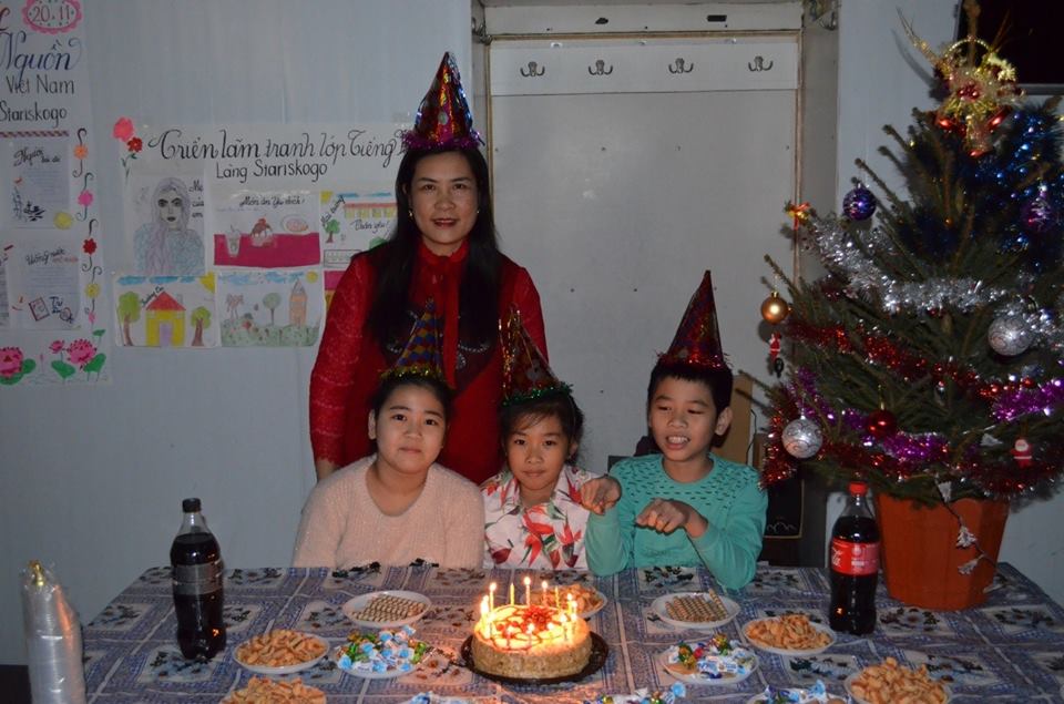 Cô giáo Hương Thơm đón Noel cùng các em học sinh làng Stariskogo