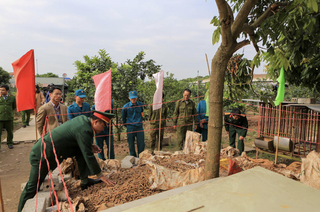 Vụ phát hiện đầu đạn ở vườn nhà dân: Di chuyển 6 tấn đầu đạn