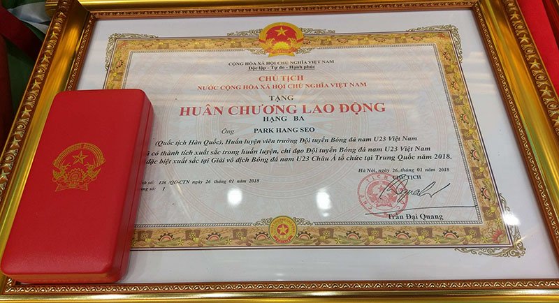 Thủ tướng trao huân chương Lao động hạng nhất cho U23 Việt Nam