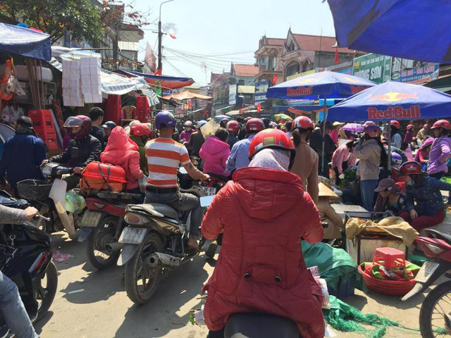 Hối hả phiên chợ miền quê ngày cuối năm