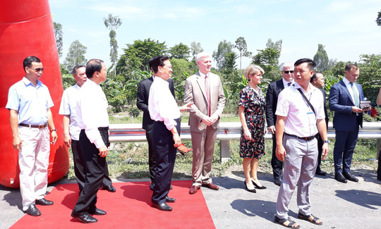 Nguyên Thủ tướng Nguyễn Tấn Dũng dự khánh thành cầu Cao Lãnh