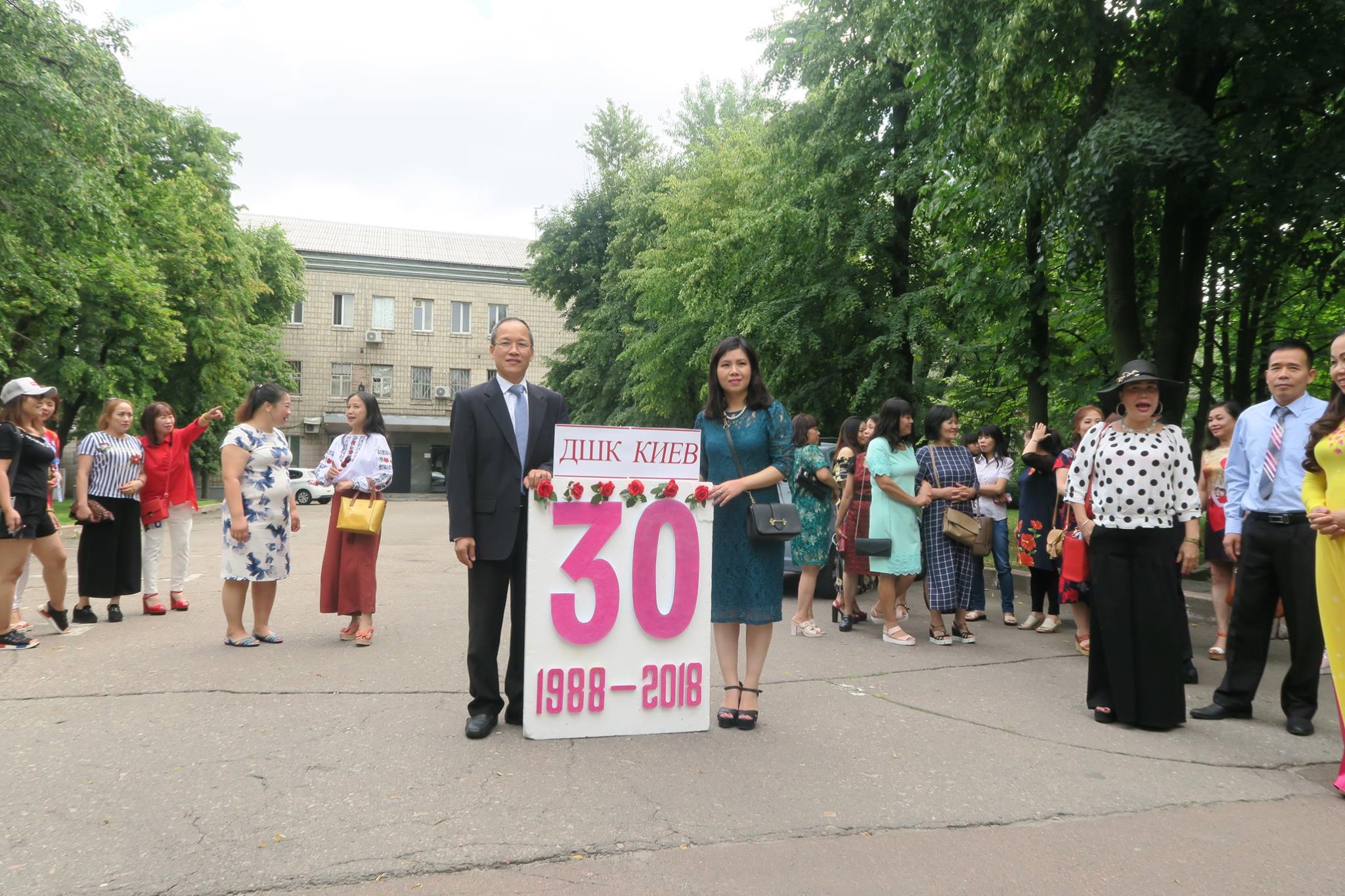 Phóng sự ảnh: Kỷ niệm 30 năm nhà máy dệt Darnitsa thủ đô Kiev, Ucraina