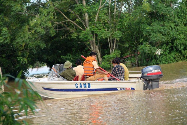 Lũ chạm nóc nhà cuốn 3 người mất tích ở Thanh Hóa