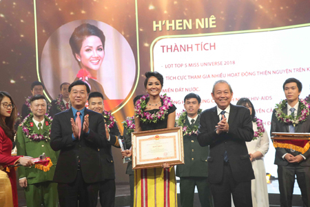 Vinh danh 10 gương mặt trẻ Việt Nam tiêu biểu năm 2018