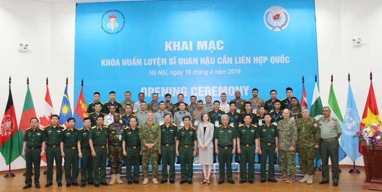 15 học viên quốc tế tham gia huấn luyện sĩ quan hậu cần tại Việt Nam