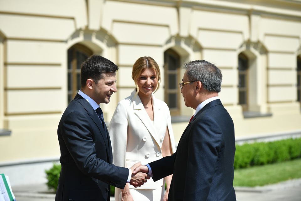 Đại sứ Việt Nam tại Ucraina chào tân Tổng thống Volodymyr Zelensky