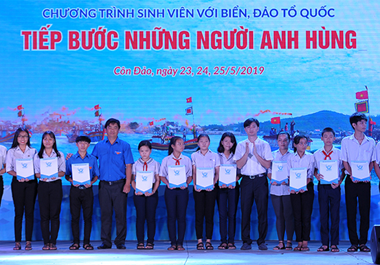 400 thanh niên tiêu biểu tham gia chương trình “Sinh viên với biển, đảo Tổ quốc”