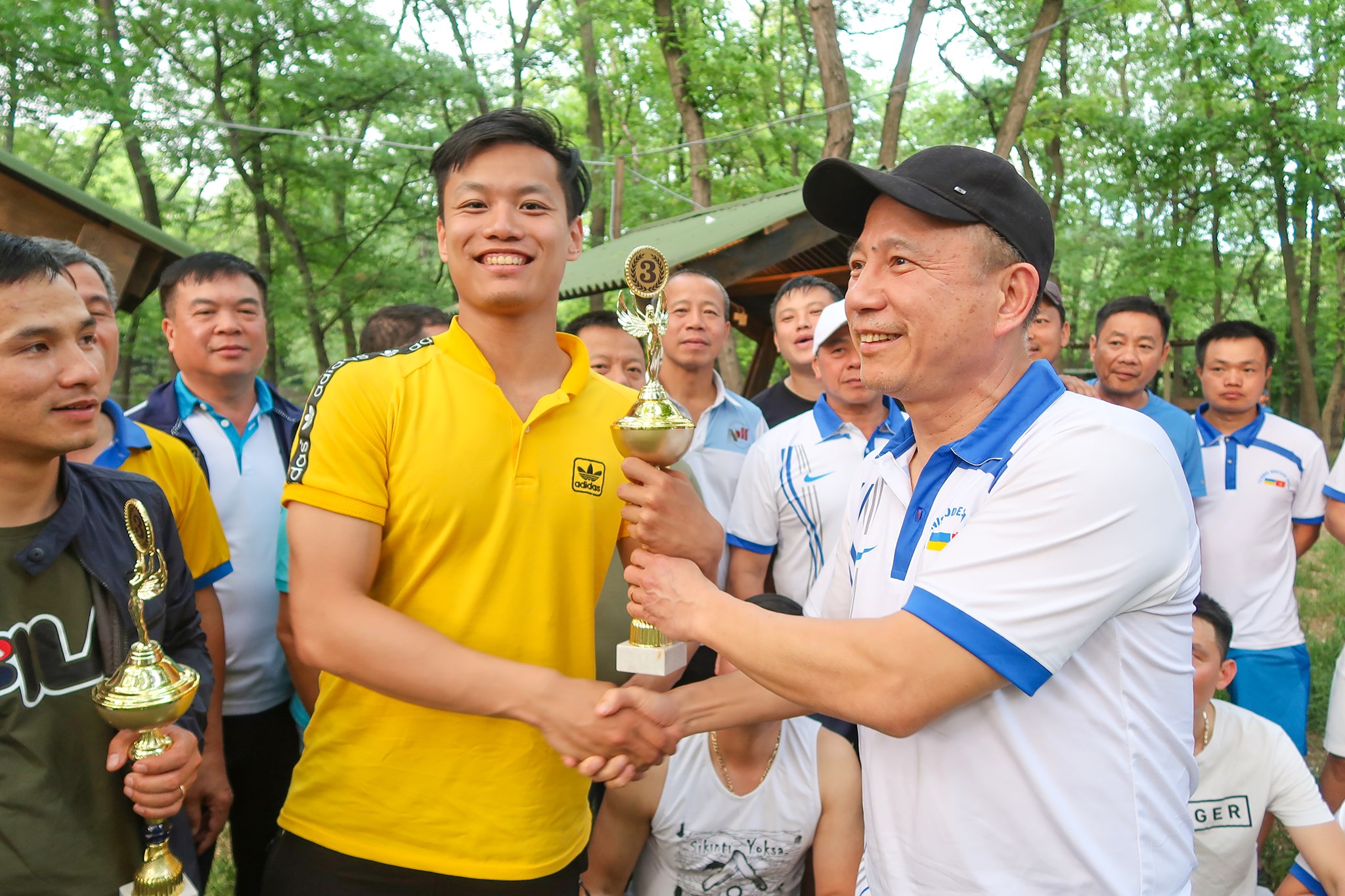 Câu lạc bộ Tennis tổ chức chúc mừng hai VĐV đã đoạt chức vô địch Giải TAVIP Tennis Open 2019 tại Ba Lan