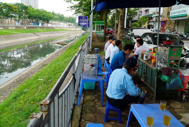 Nước sông Tô lịch đổi màu sau nửa tháng lọc bằng công nghệ Nhật