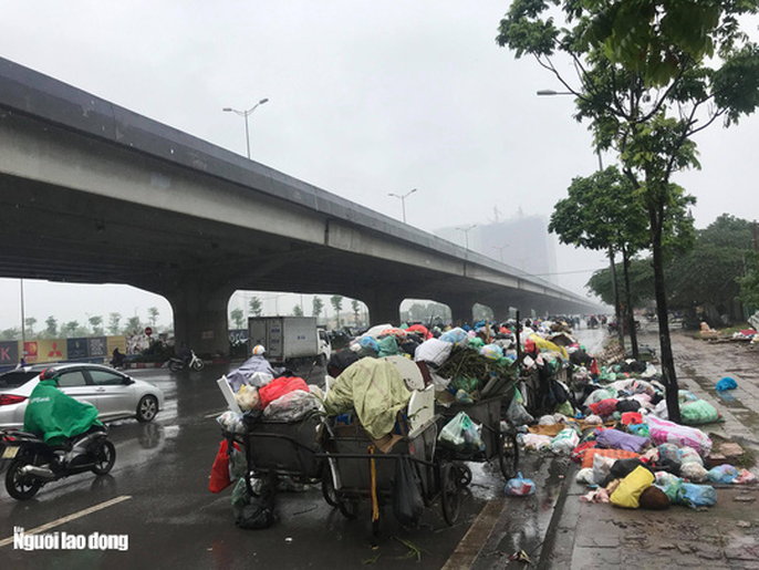 Dân lại chặn xe vào bãi rác lớn nhất Hà Nội, nội đô ngập rác