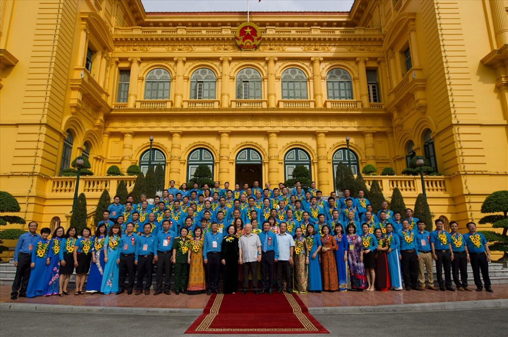 Tổng Bí thư, Chủ tịch nước gặp mặt Đoàn đại biểu Chủ tịch công đoàn cơ sở tiêu biểu