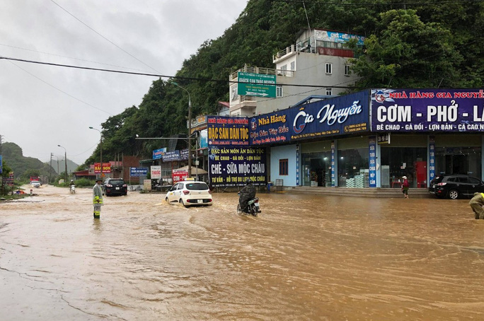 Mộc Châu chìm trong nước lũ