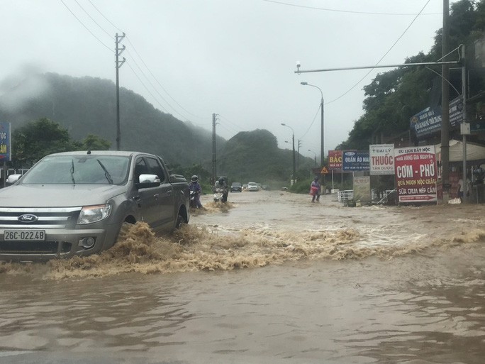 Mộc Châu chìm trong nước lũ