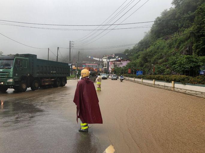 Mộc Châu chìm trong nước lũ