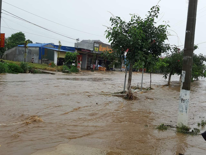 Mộc Châu chìm trong nước lũ