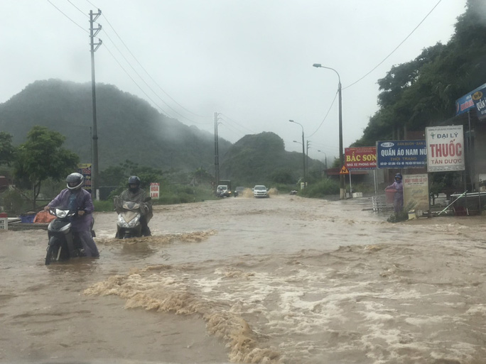 Mộc Châu chìm trong nước lũ