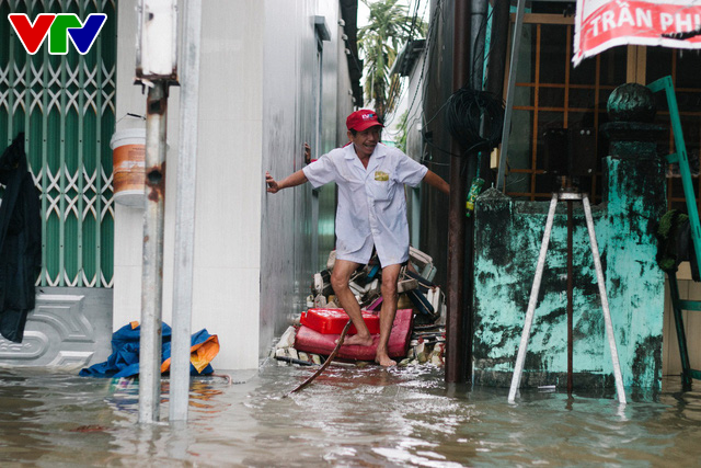 Đảo Phú Quốc ngập sâu sau mưa lớn,