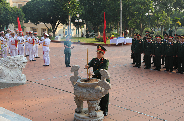 Đại tướng Ngô Xuân Lịch chủ trì lễ bàn giao chức Tư lệnh Quân khu 2