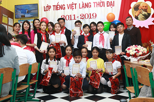 Bế giảng lớp tiếng Việt khóa 2011-2019 tại Làng Thời Đại, Kharkov