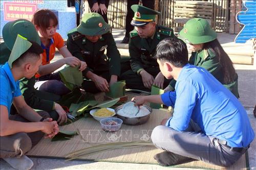 Xuân Biên phòng gắn kết tình quân dân