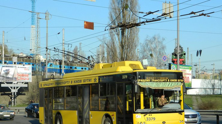 Kiev: Các hành khách giận dữ ném lái xe buýt điện ra khỏi xe (video)